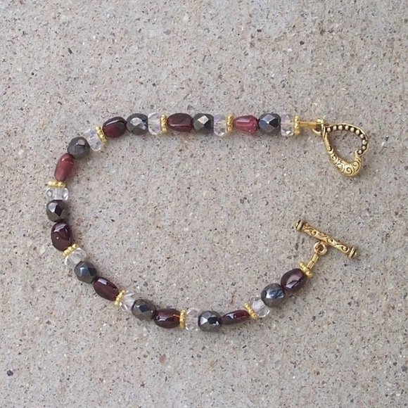 Valentine Bracelet With Garnets and Crystal Beads and Heart Toggle 7.75 Inch NWT - Picture 2 of 16